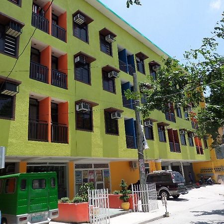 Big M Condotel Las Piñas Exterior foto